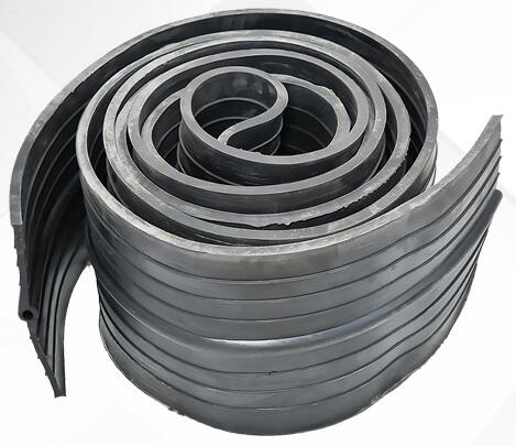 為什么說(shuō)橡膠止水帶要盡量在工廠中連接成整體？